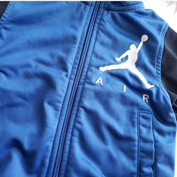 Air Jordan | Zip up jacket - size 3T - Picture 3 of 3